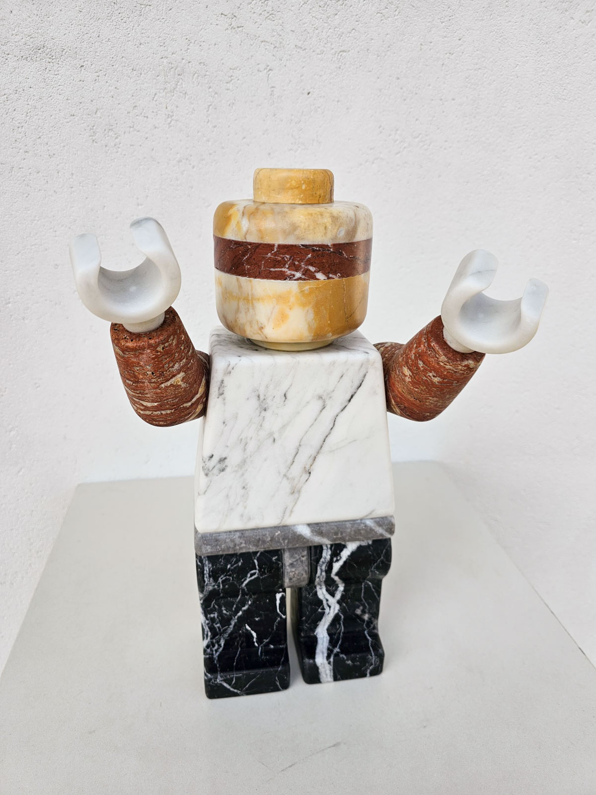 Liam, marble sculpture by Beppe Borella